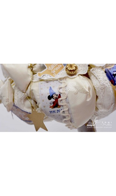 Lumanare botez Mickey Mouse personalizata grafic si inspirata din lumea Disney cu note roiale The King 8